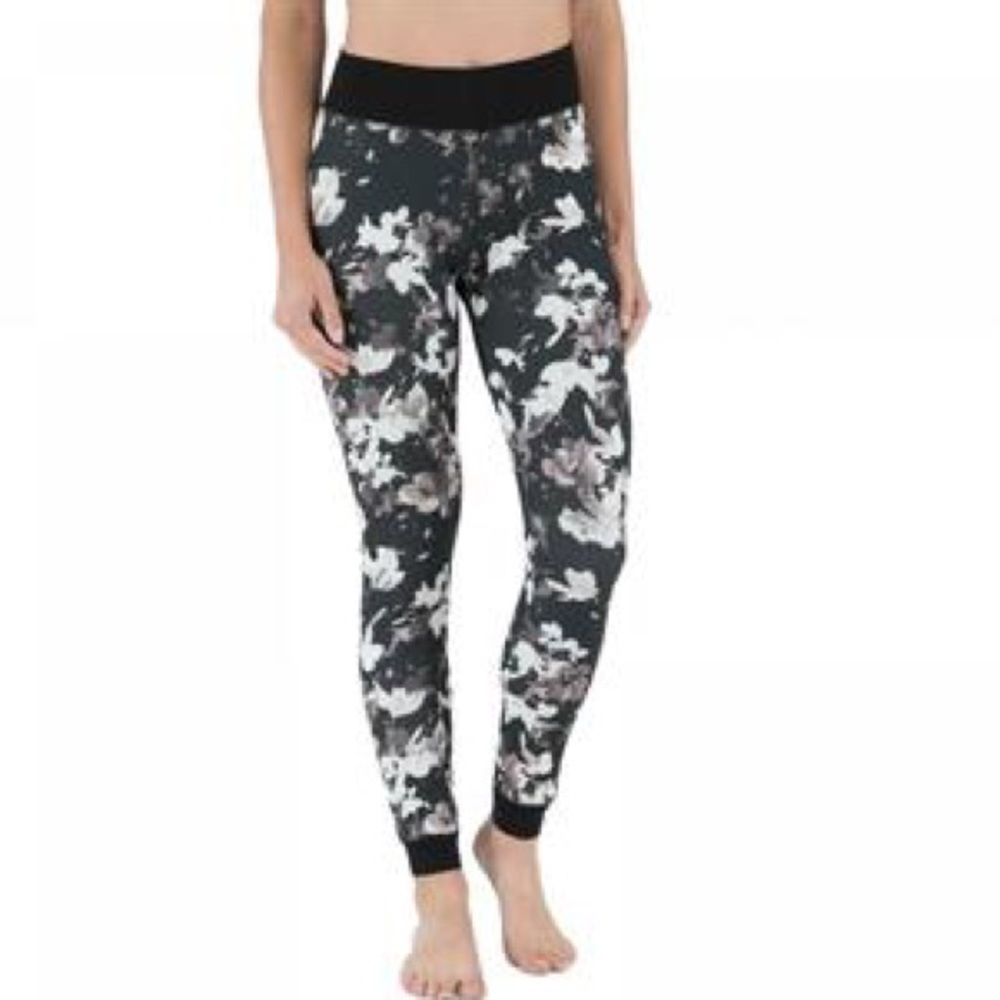 Wander by Hottotties Velvet Floral Print Leggings